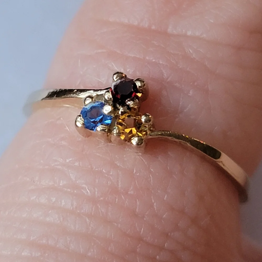 Vintage Dainty Triple Gemstone Stacking Band Gold Tone Ring Primary Color 6 ¾